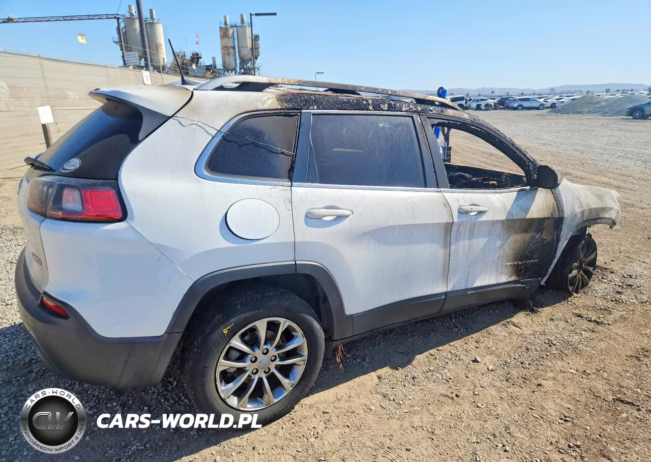 2019 Jeep Cherokee Latitude Plus VIN:1C4PJLLB9KD203040 - 3