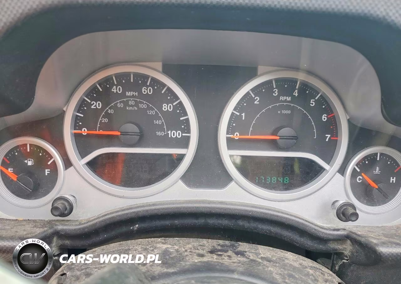 2008 Jeep Wrangler Sahara VIN:1J8FA54168L532329 - 9
