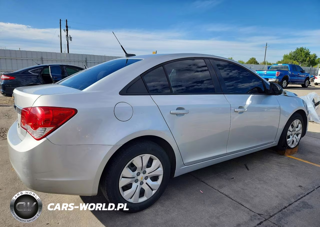 2014 Chevrolet Cruze Ls VIN:1G1PA5SH5E7163942 - 3