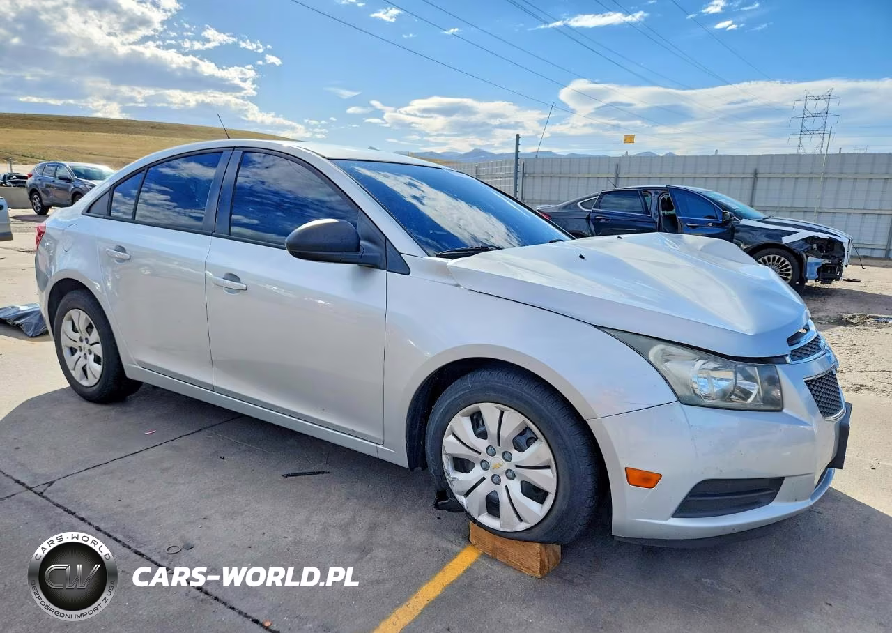 2014 Chevrolet Cruze Ls VIN:1G1PA5SH5E7163942 - 4