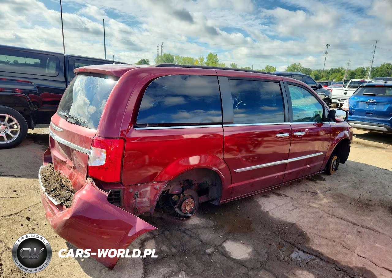 2015 Chrysler Town & Country Touring L VIN:2C4RC1CG3FR742033 - 3