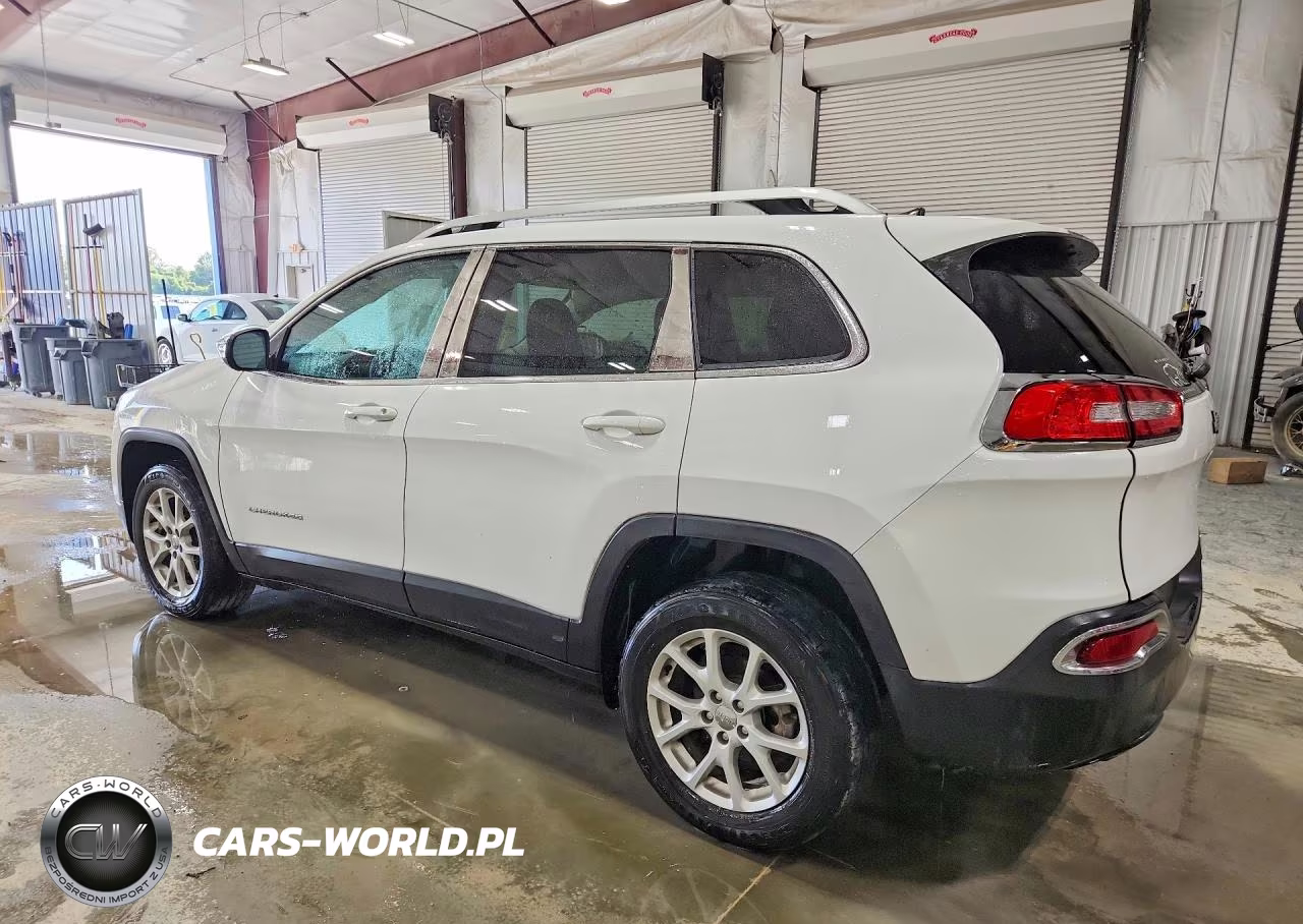 2018 Jeep Cherokee Latitude VIN:1C4PJLCB2JD606596 - 2