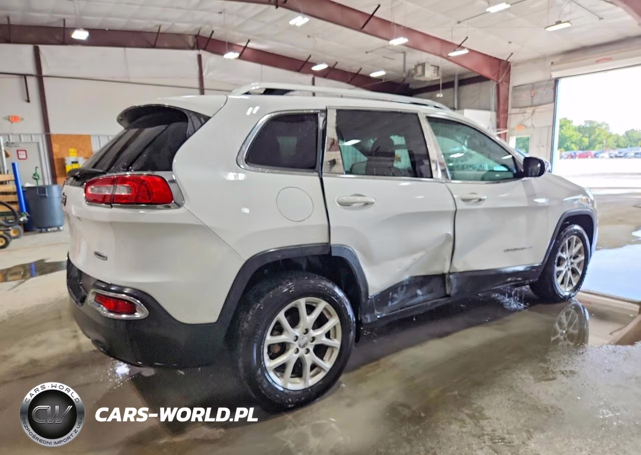2018 Jeep Cherokee Latitude VIN:1C4PJLCB2JD606596 - 3