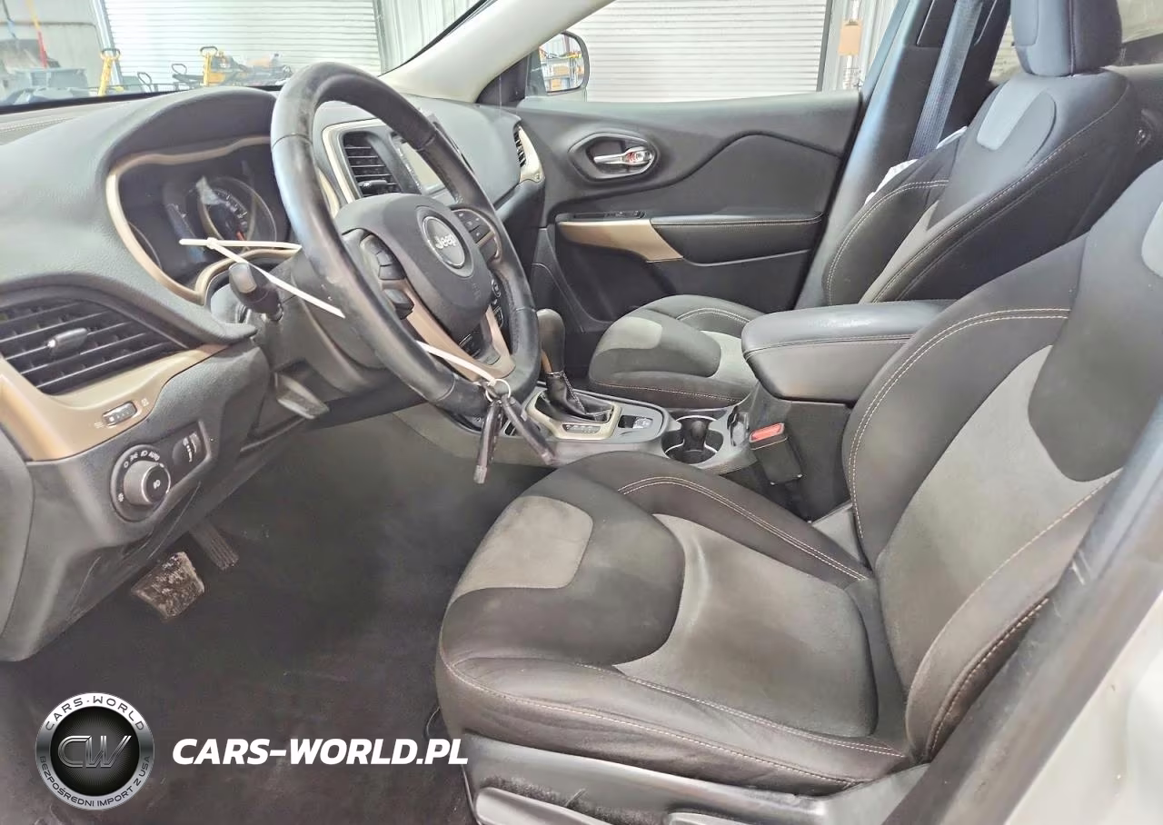 2018 Jeep Cherokee Latitude VIN:1C4PJLCB2JD606596 - 7