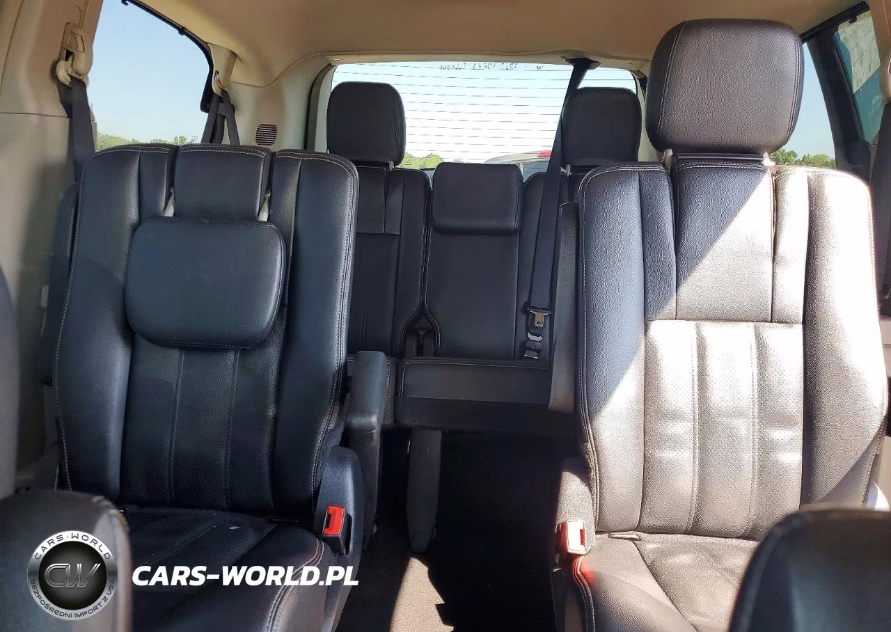 2016 Chrysler Town & Country Touring L VIN:2C4RC1CG2GR159051 - 10