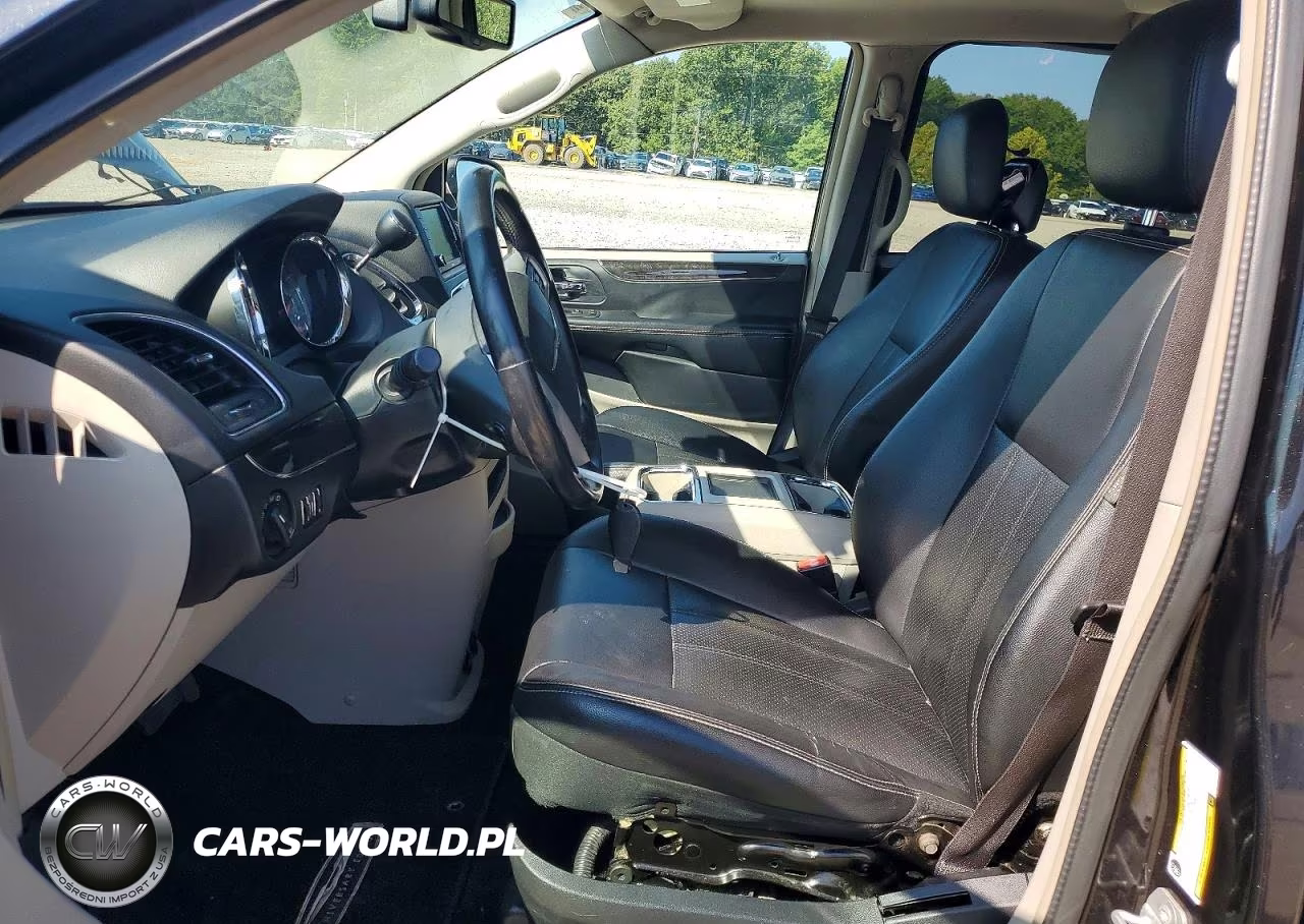 2016 Chrysler Town & Country Touring L VIN:2C4RC1CG2GR159051 - 7