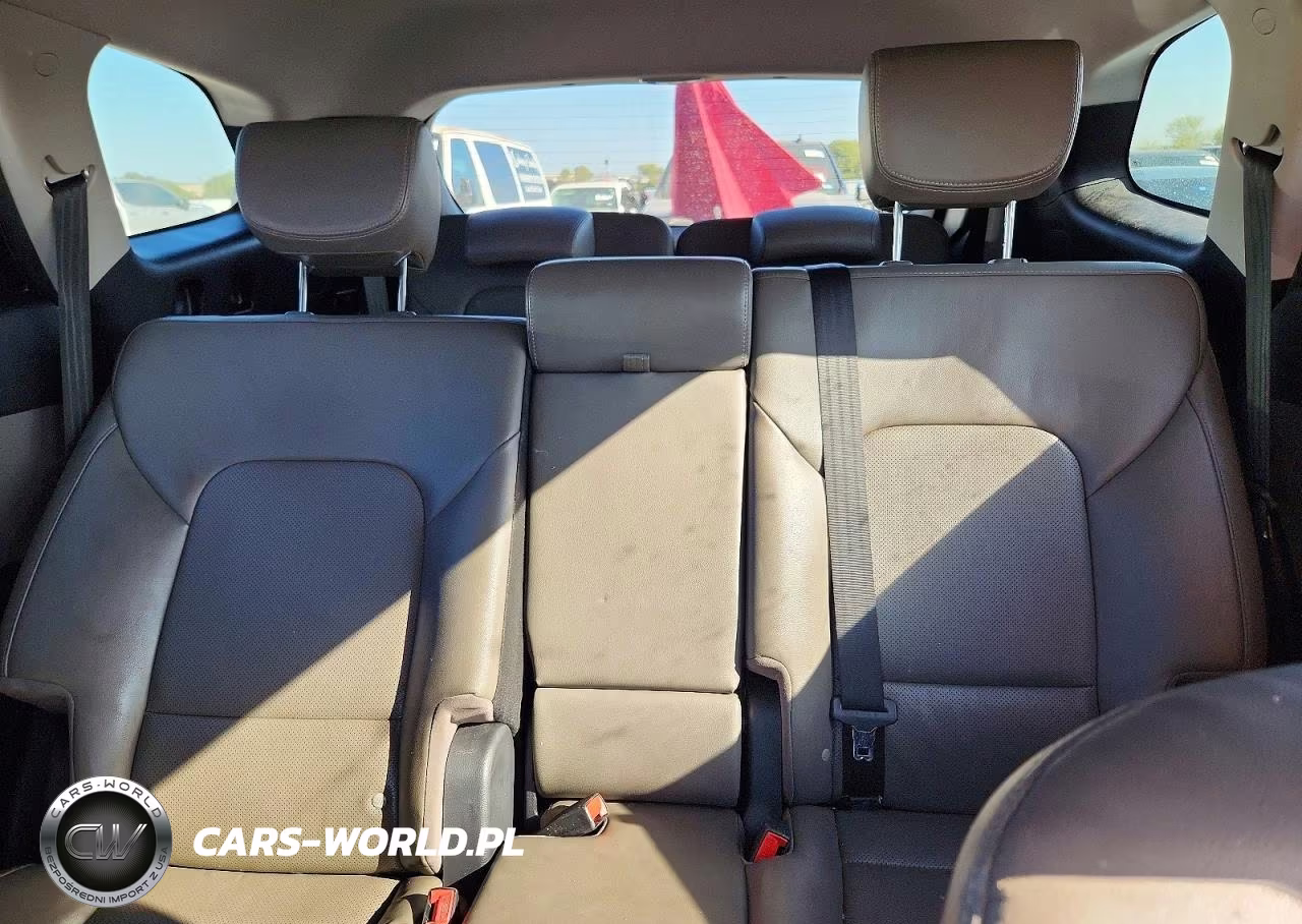 2018 Hyundai Santa Fe Se VIN:KM8SN4HF2JU293951 - 10