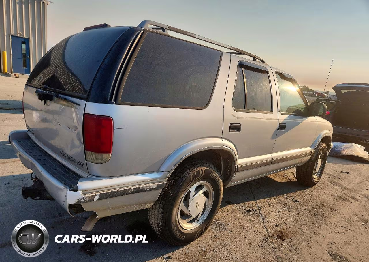 1996 Chevrolet Blazer VIN:1GNDT13W4T2183692 - 3