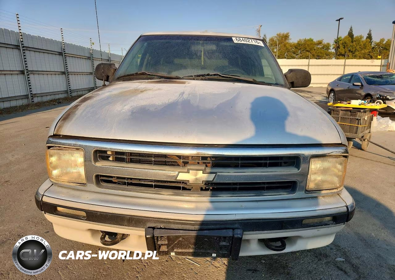 1996 Chevrolet Blazer VIN:1GNDT13W4T2183692 - 5