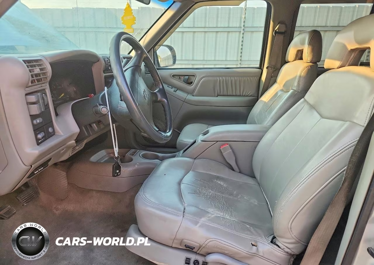 1996 Chevrolet Blazer VIN:1GNDT13W4T2183692 - 7