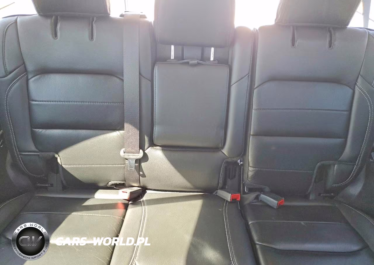 2019 Jeep Wrangler Unlimited Sahara VIN:1C4HJXEG9KW570948 - 10