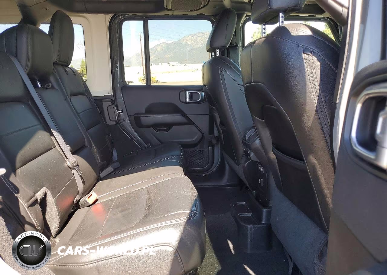 2019 Jeep Wrangler Unlimited Sahara VIN:1C4HJXEG9KW570948 - 11