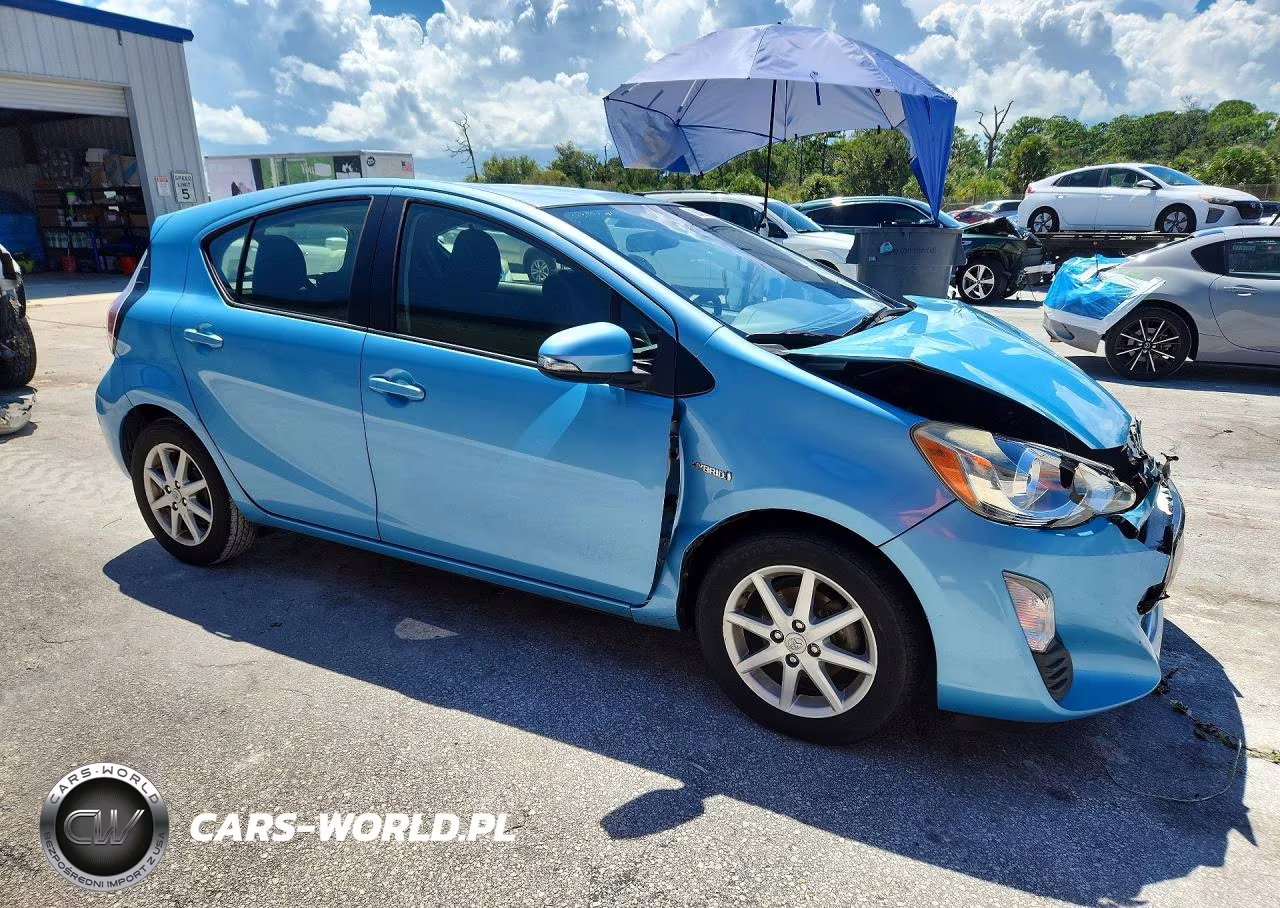 2016 Toyota Prius C Three VIN:JTDKDTB39G1119871 - 4