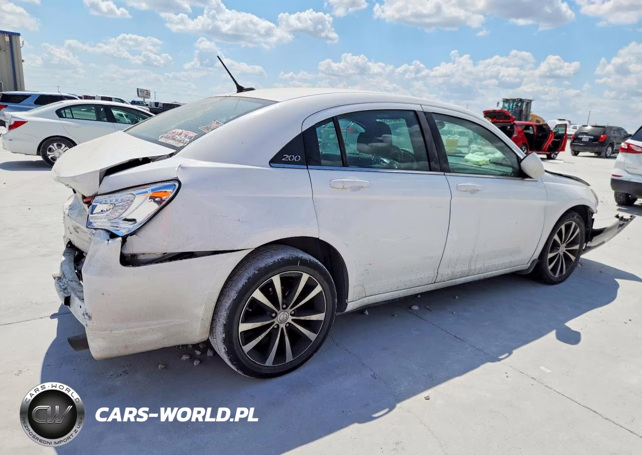 2013 Chrysler 200 Touring VIN:1C3CCBBG2DN744299 - 3