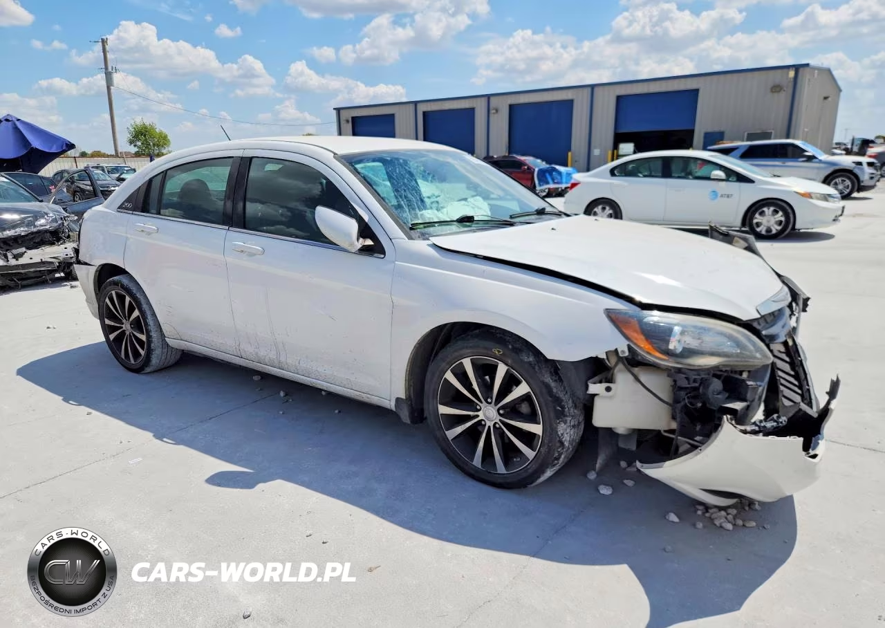 2013 Chrysler 200 Touring VIN:1C3CCBBG2DN744299 - 4