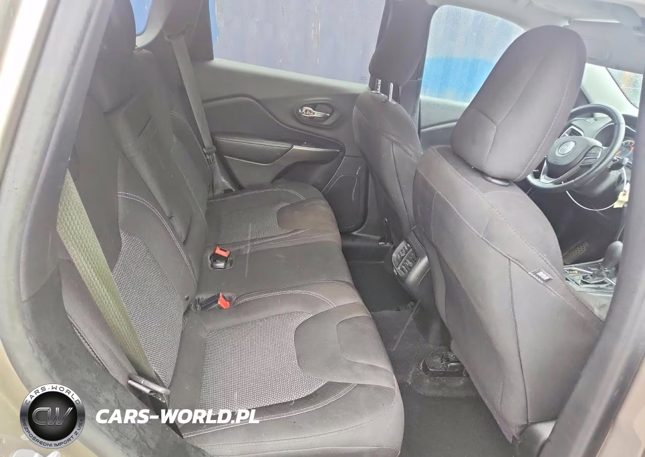 2019 Jeep Cherokee Latitude VIN:1C4PJMCX0KD371523 - 10