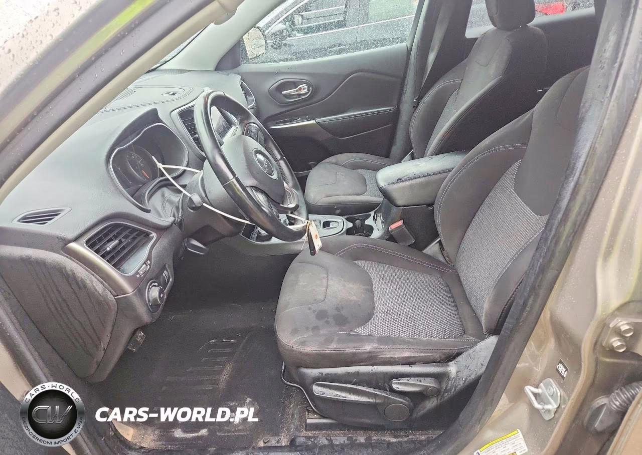 2019 Jeep Cherokee Latitude VIN:1C4PJMCX0KD371523 - 7