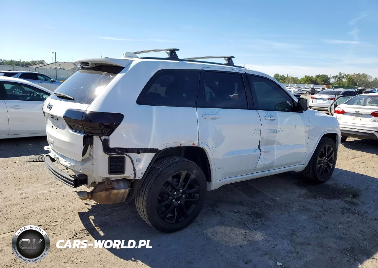 2019 Jeep Grand Cherokee Laredo VIN:1C4RJFAG0KC546687 - 3