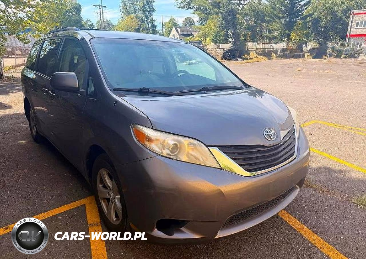 2011 Toyota Sienna Le