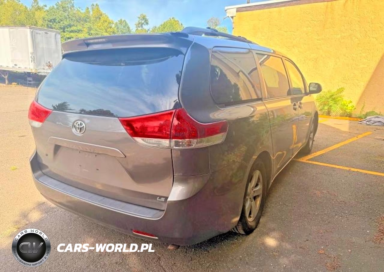 2011 Toyota Sienna Le VIN:5TDKK3DC4BS171231 - 4
