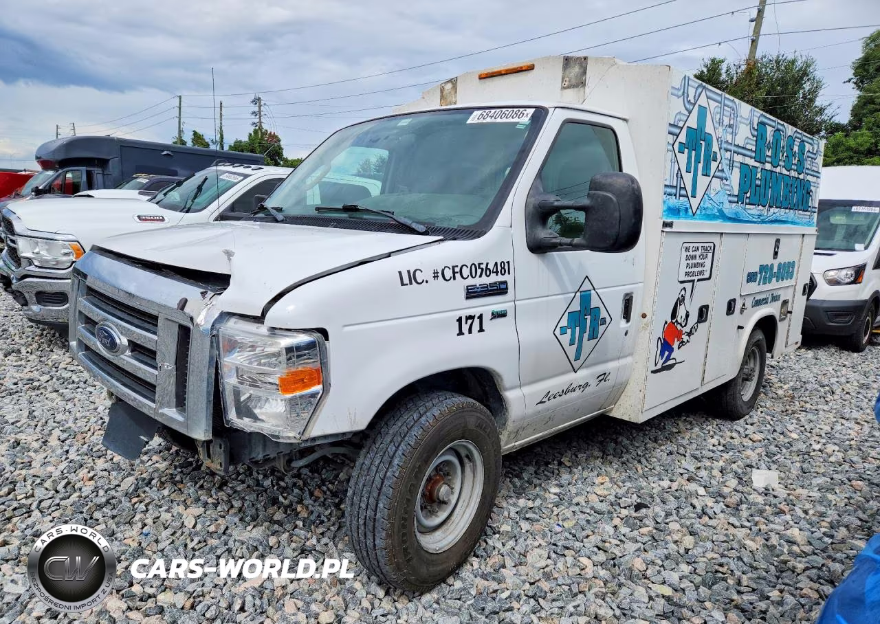 2018 Ford Econoline E350 Super Duty Cutaway Van