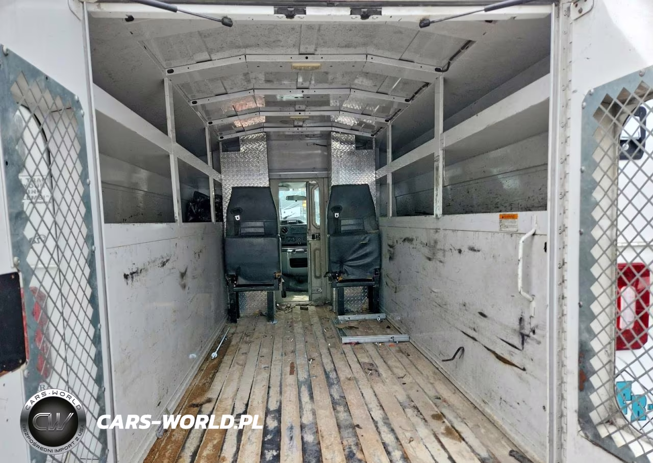 2018 Ford Econoline E350 Super Duty Cutaway Van VIN:1FDWE3F63JDC09201 - 10