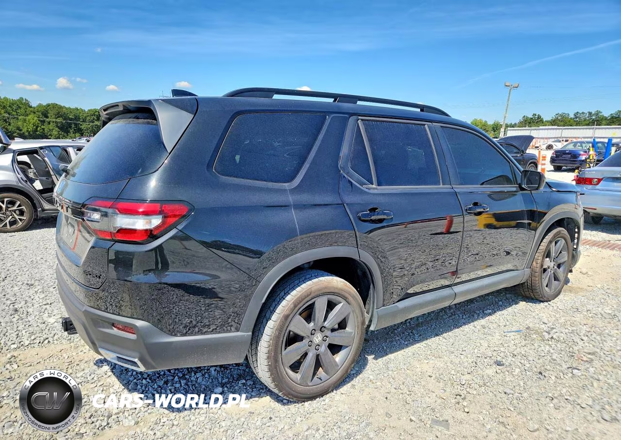 2025 Honda Pilot Sport VIN:5FNYG2H35SB013985 - 3