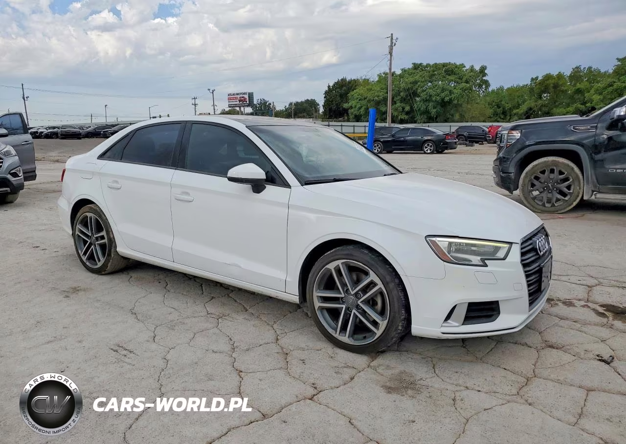 2018 Audi A3 2.0T Premium-2.0T Tech Premium VIN:WAUAUGFF1J1010977 - 4