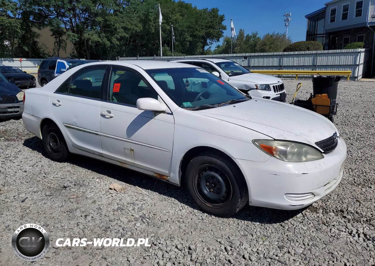 2003 Toyota Camry Le VIN:4T1BE32KX3U173480 - 4