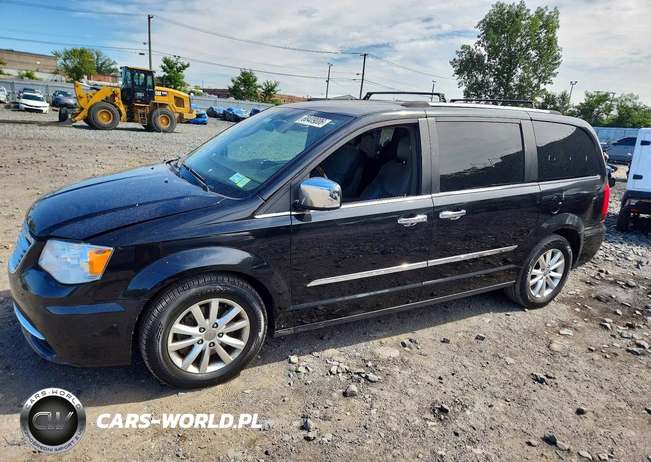 2015 Chrysler Town & Country Limited Platinum – zdjęcie 1 z 13