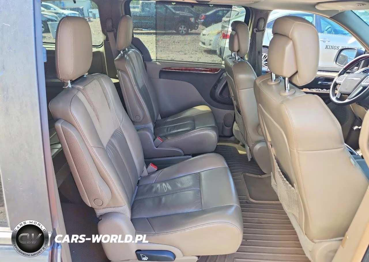2015 Chrysler Town & Country Limited Platinum VIN:2C4RC1GG1FR728898 - 11