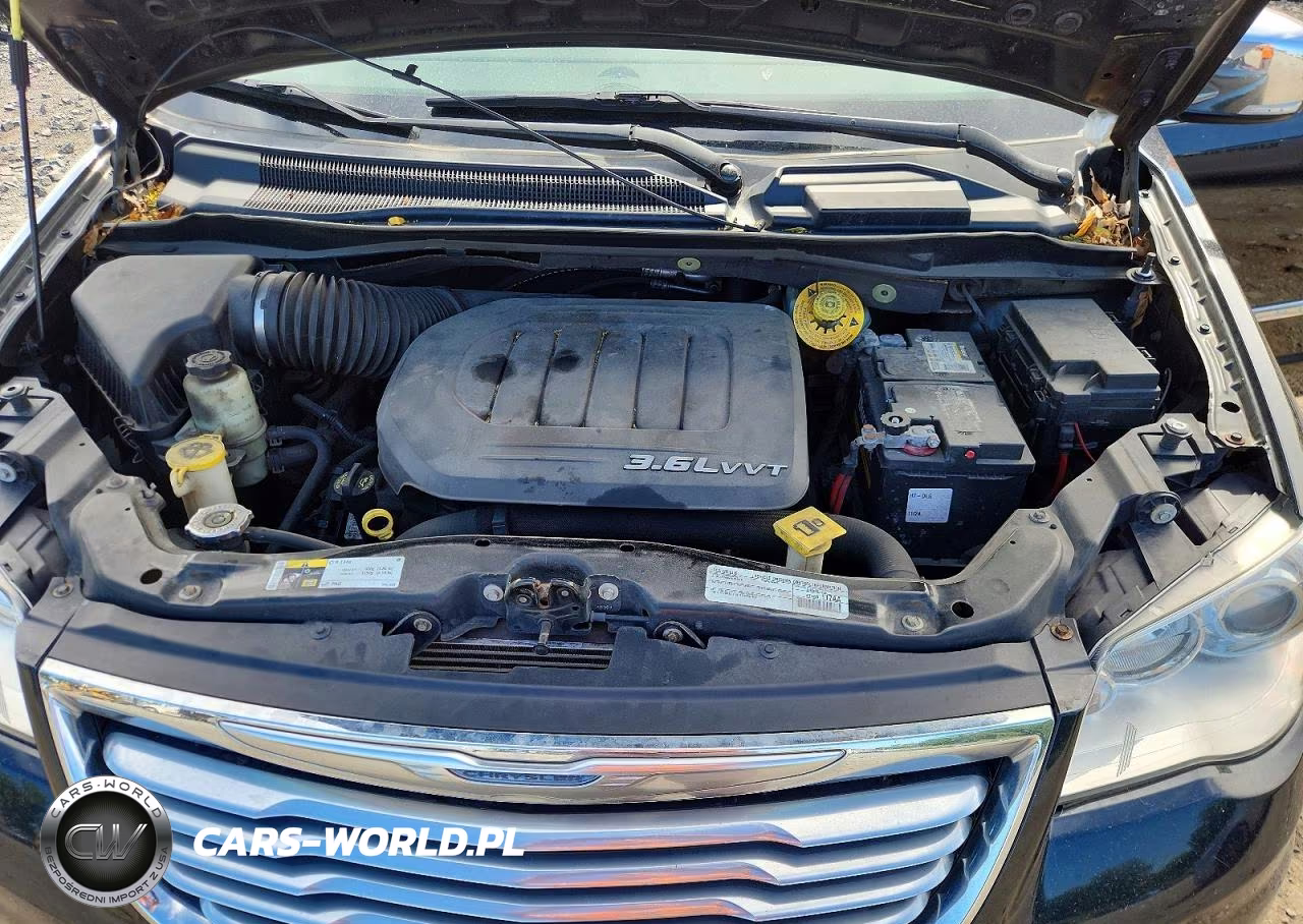 2015 Chrysler Town & Country Limited Platinum VIN:2C4RC1GG1FR728898 - 12