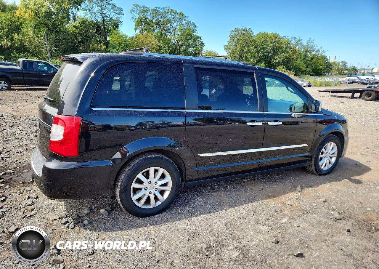 2015 Chrysler Town & Country Limited Platinum VIN:2C4RC1GG1FR728898 - 3