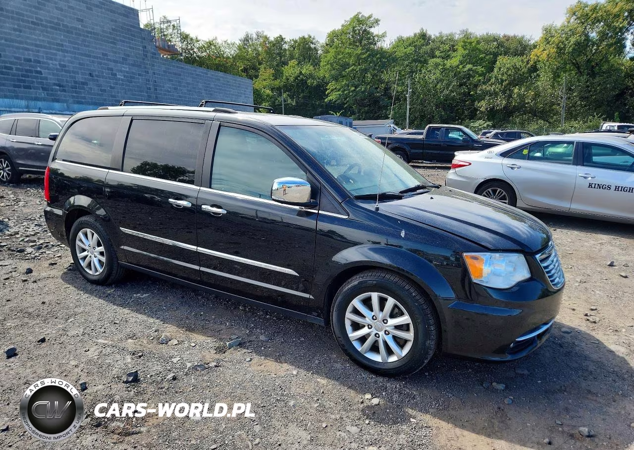 2015 Chrysler Town & Country Limited Platinum VIN:2C4RC1GG1FR728898 - 4
