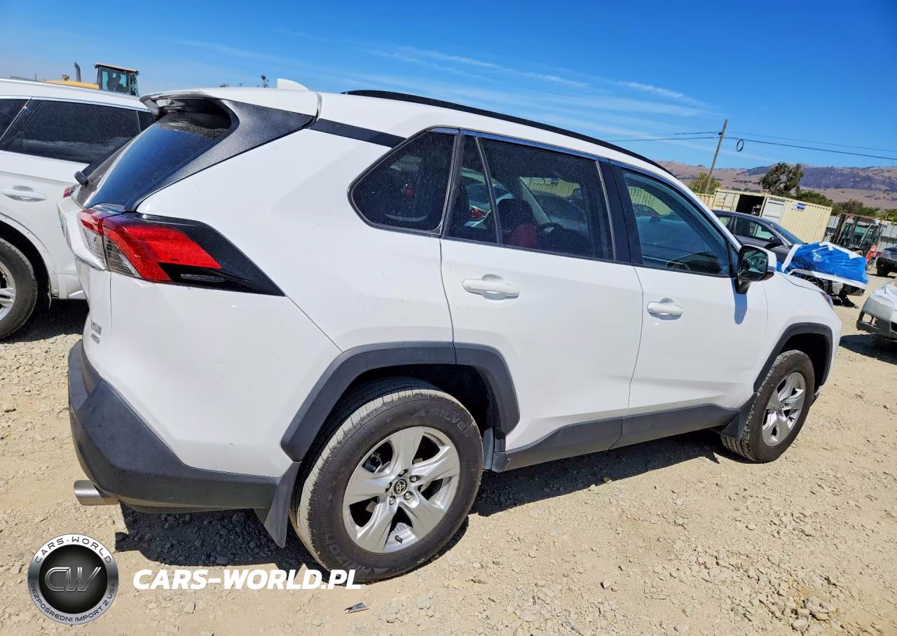 2021 Toyota Rav4 Xle VIN:2T3P1RFV3MC203860 - 3