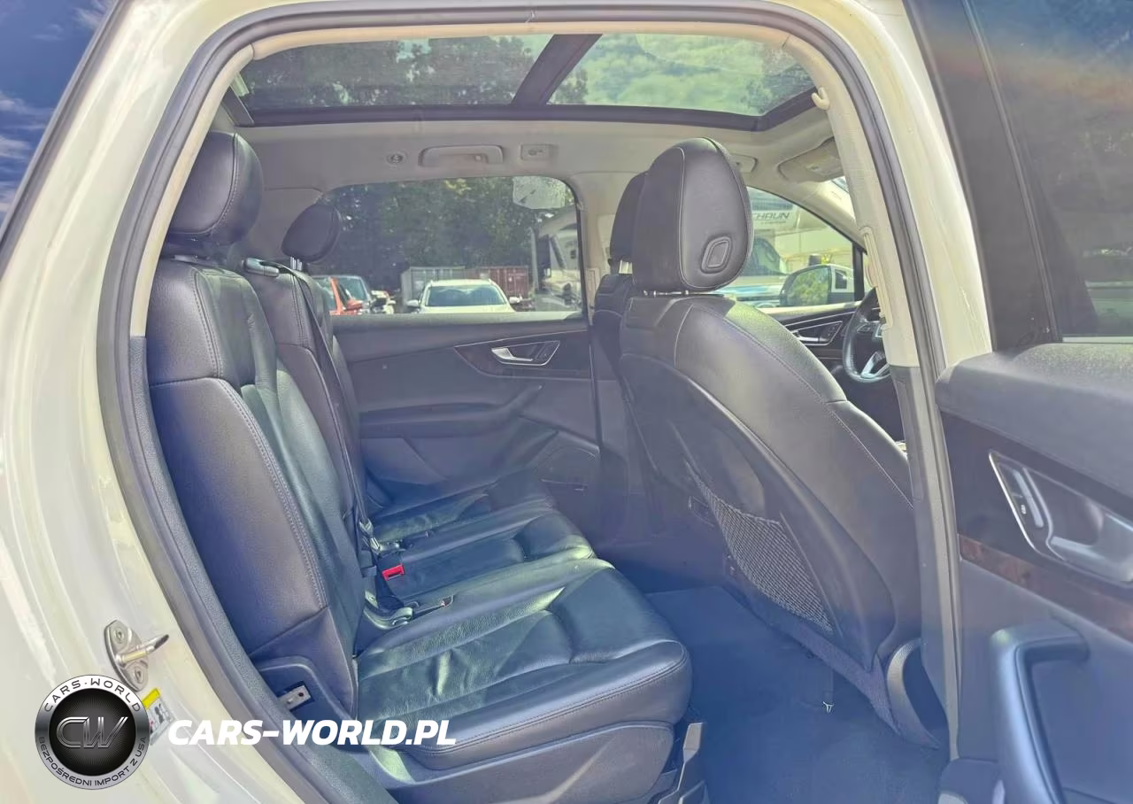 2018 Audi Q7 Premium Plus VIN:WA1LAAF7XJD023827 - 11