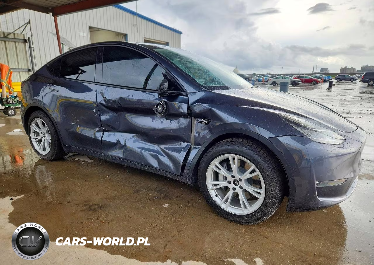 2022 Tesla Model Y VIN:7SAYGDEE5NA008176 - 4