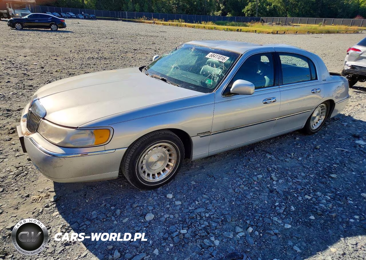 1999 Lincoln Town Car Executive