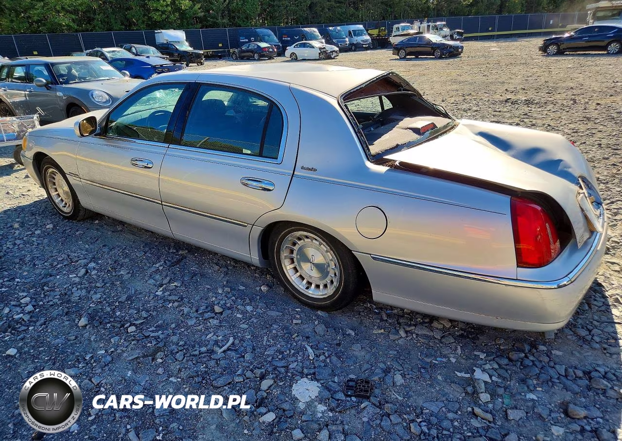 1999 Lincoln Town Car Executive VIN:1LNHM81W8XY648430 - 2