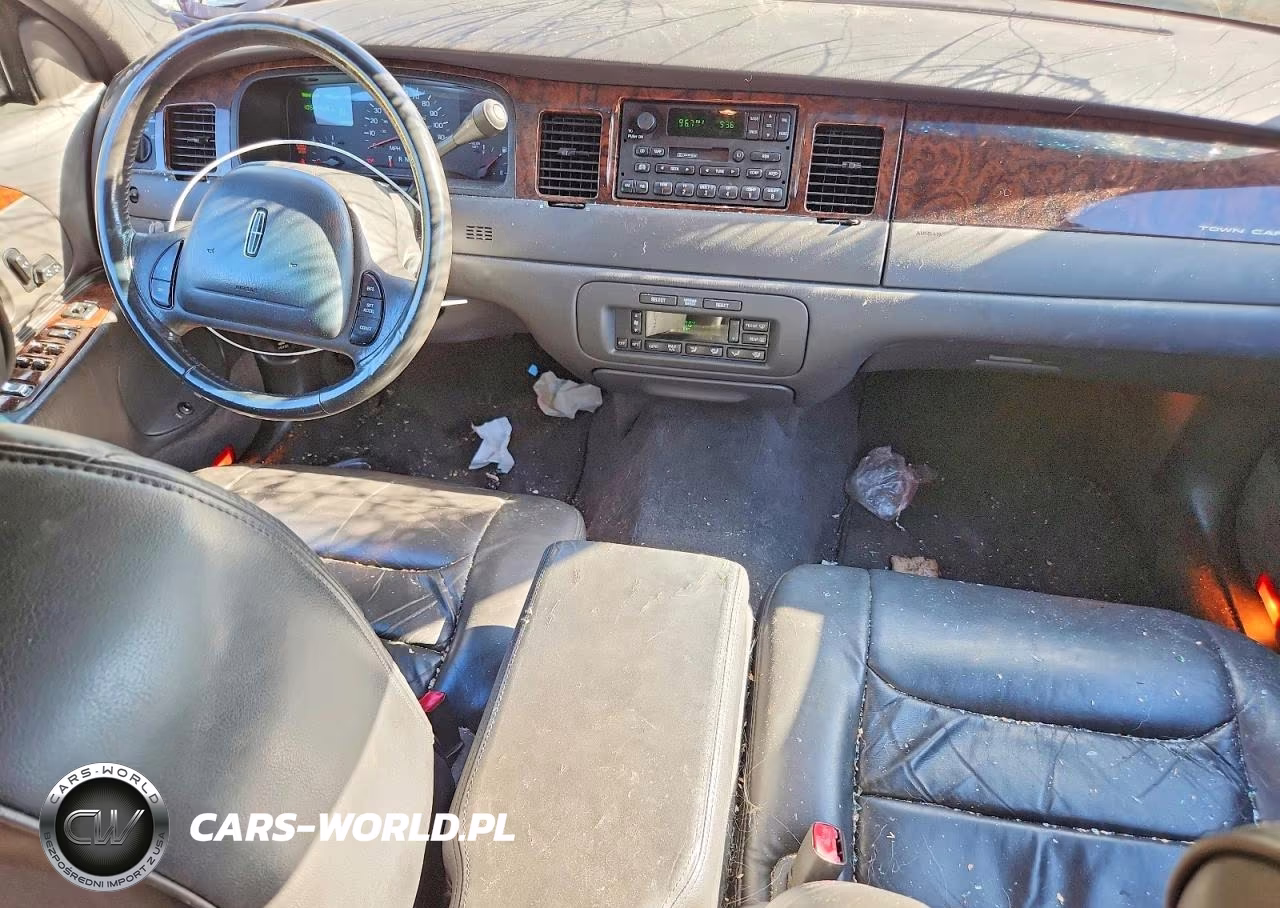 1999 Lincoln Town Car Executive VIN:1LNHM81W8XY648430 - 8