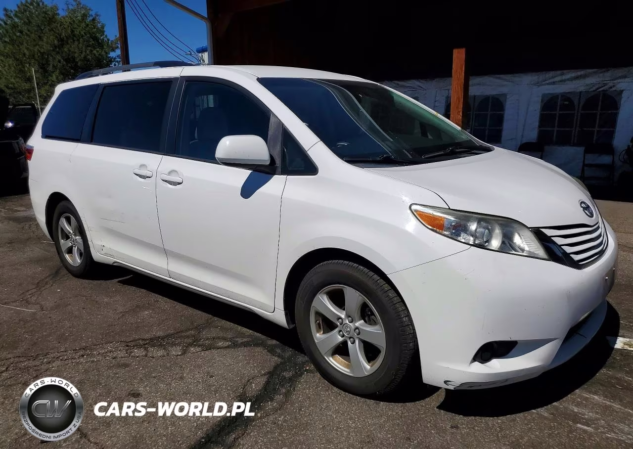2015 Toyota Sienna VIN:5TDKK3DC3FS585574 - 4