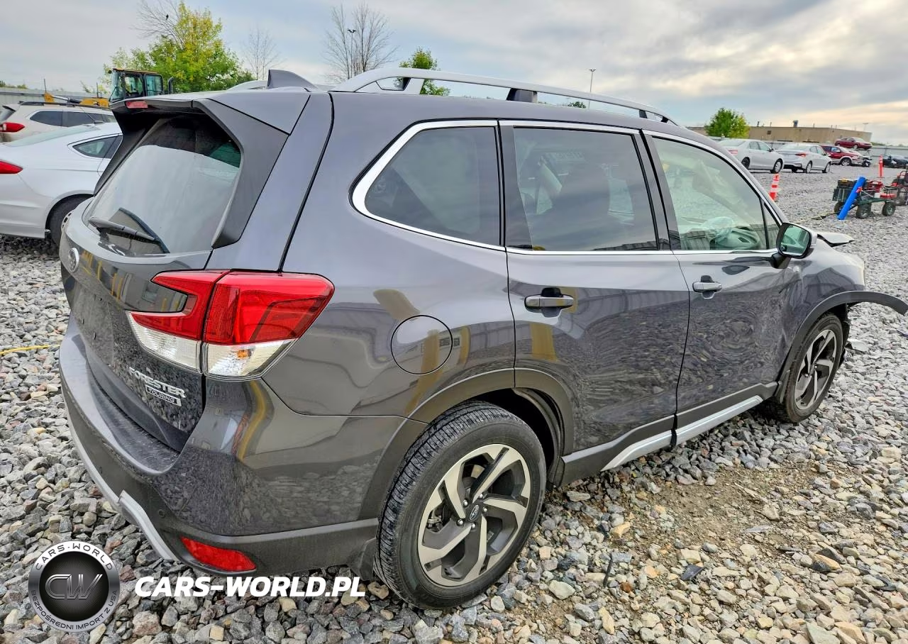 2023 Subaru Forester Touring VIN:JF2SKARC7PH412953 - 3