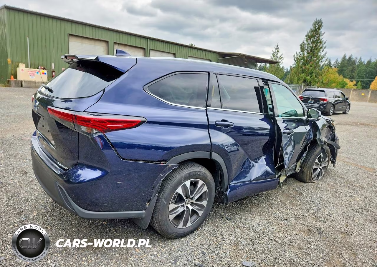 2022 Toyota Highlander Xle VIN:5TDHZRBH7NS230008 - 3