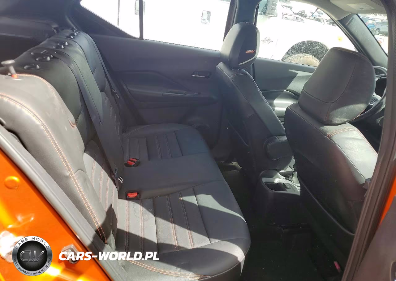 2018 Nissan Kicks Sr VIN:3N1CP5CU2JL546424 - 10