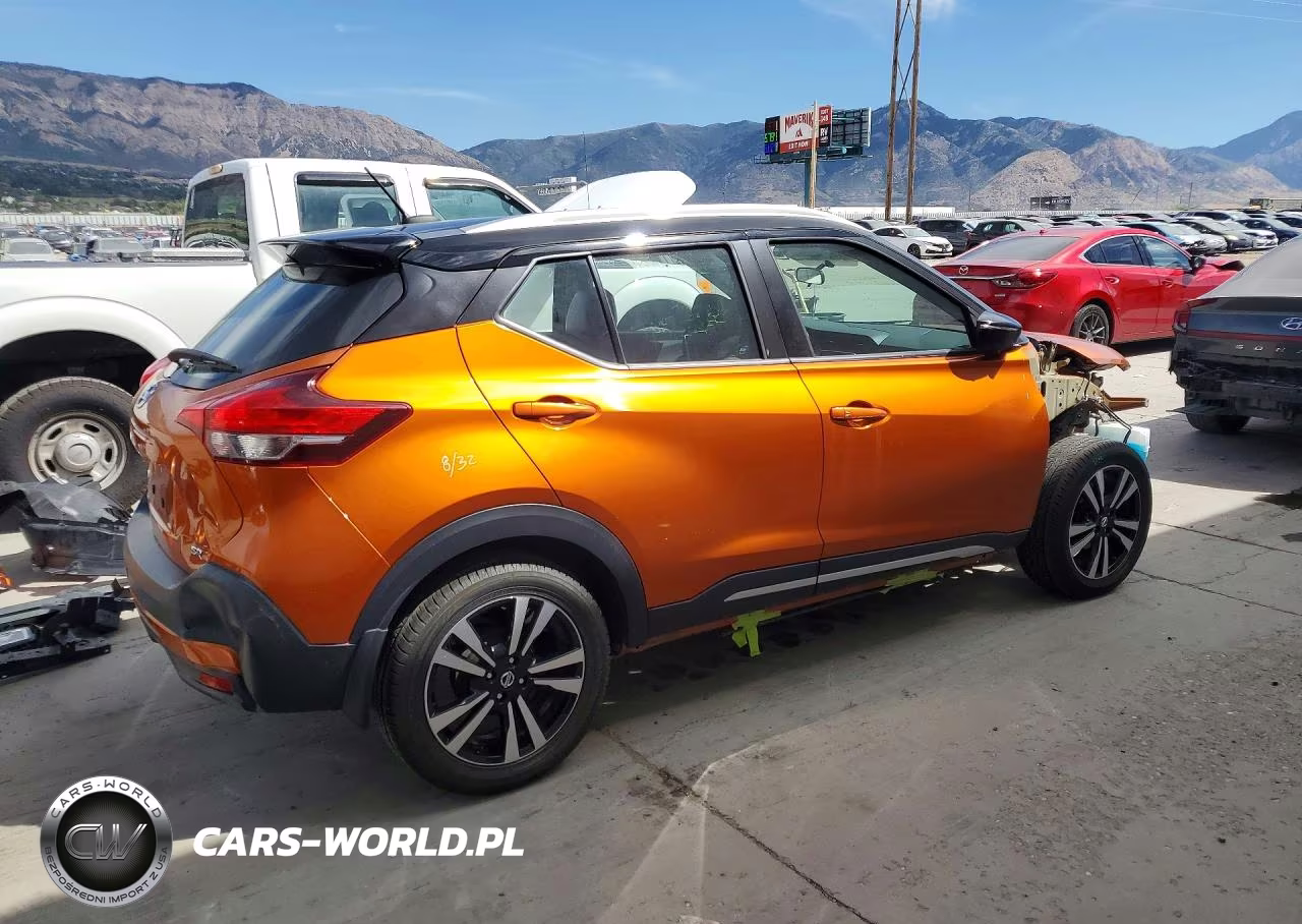 2018 Nissan Kicks Sr VIN:3N1CP5CU2JL546424 - 3