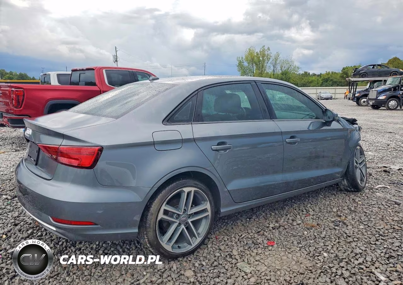 2018 Audi A3 Premium VIN:WAUAUGFF9J1083921 - 3
