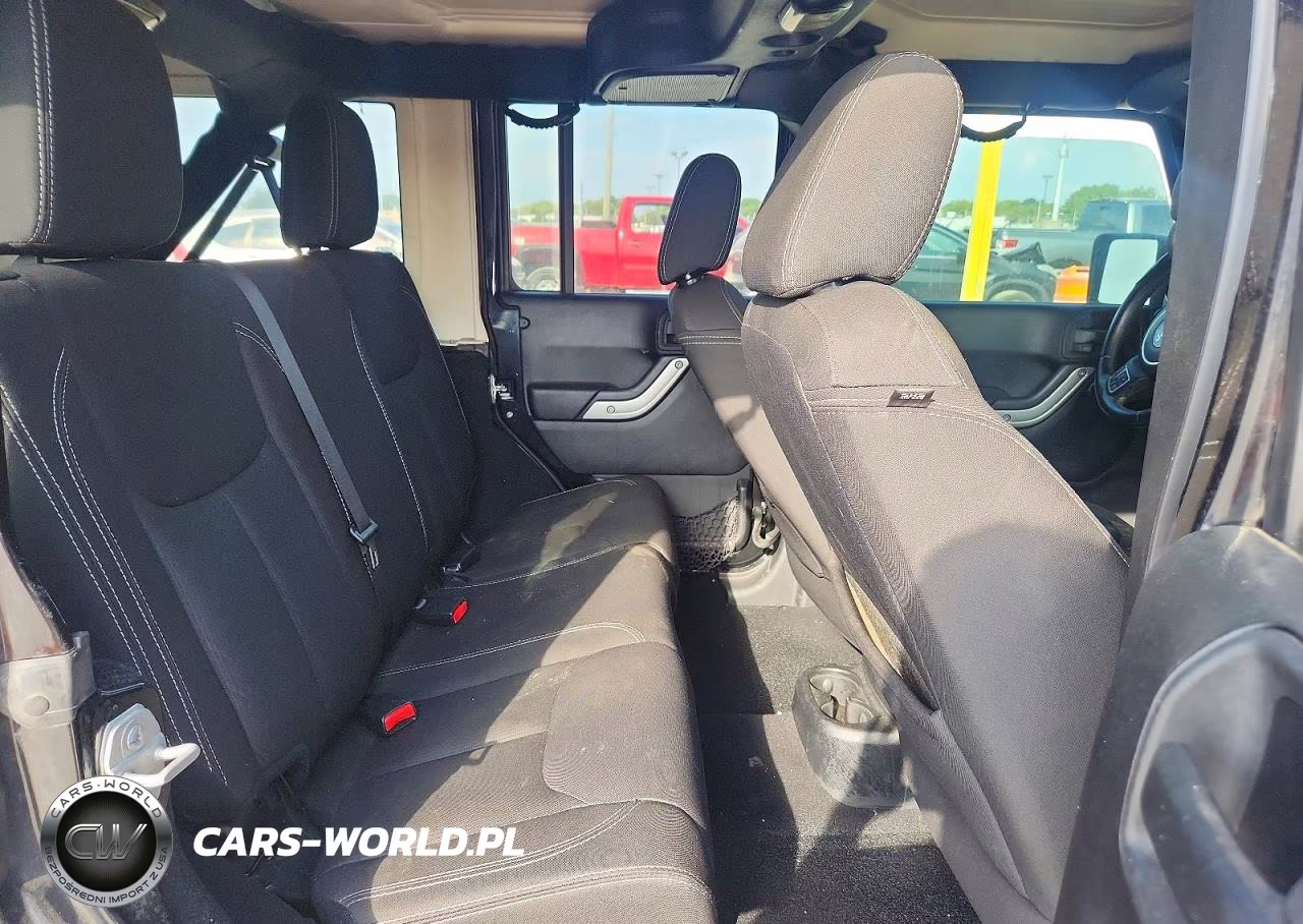 2015 Jeep Wrangler Unlimited Sahara VIN:1C4HJWEG9FL524568 - 11