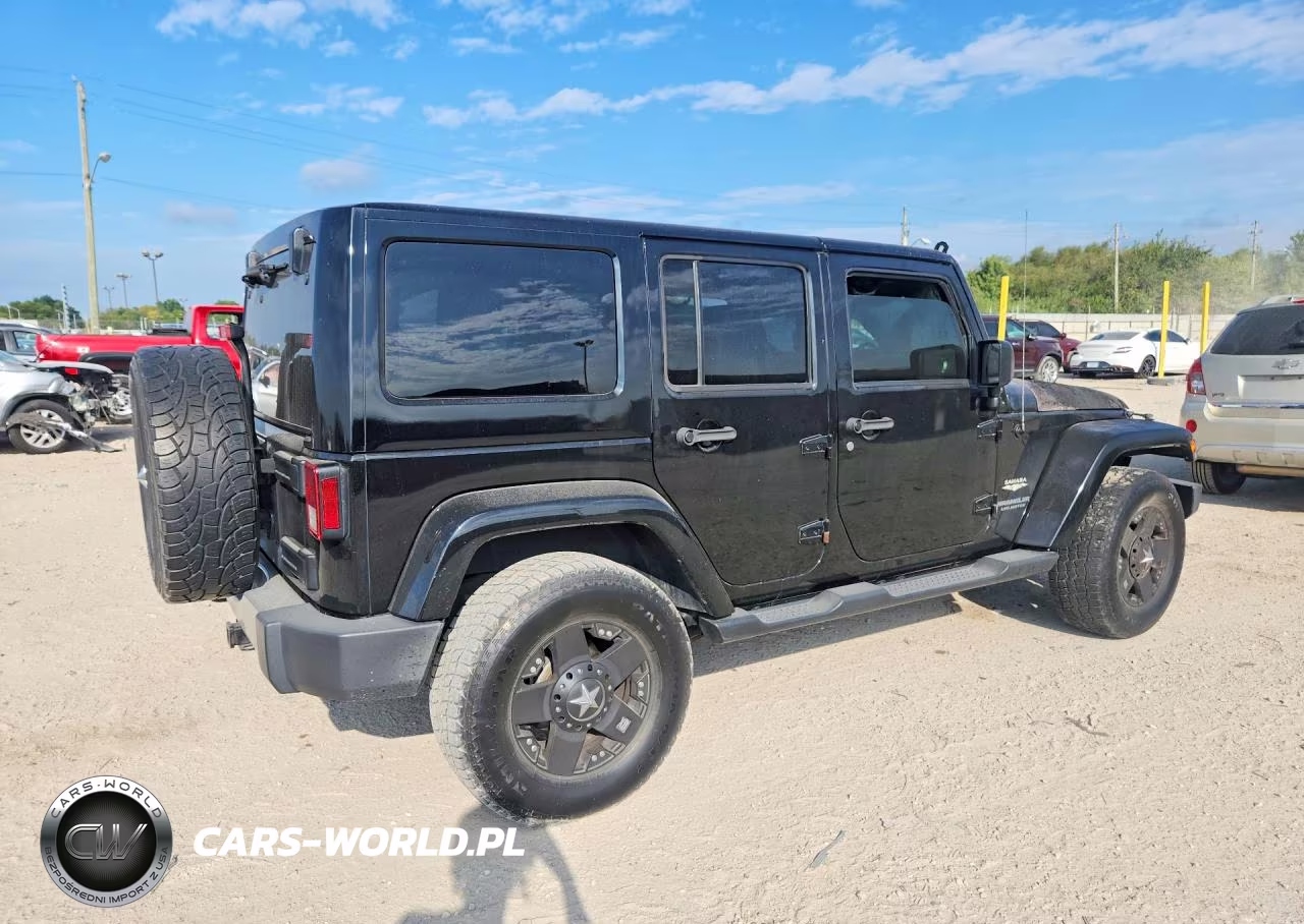 2015 Jeep Wrangler Unlimited Sahara VIN:1C4HJWEG9FL524568 - 3