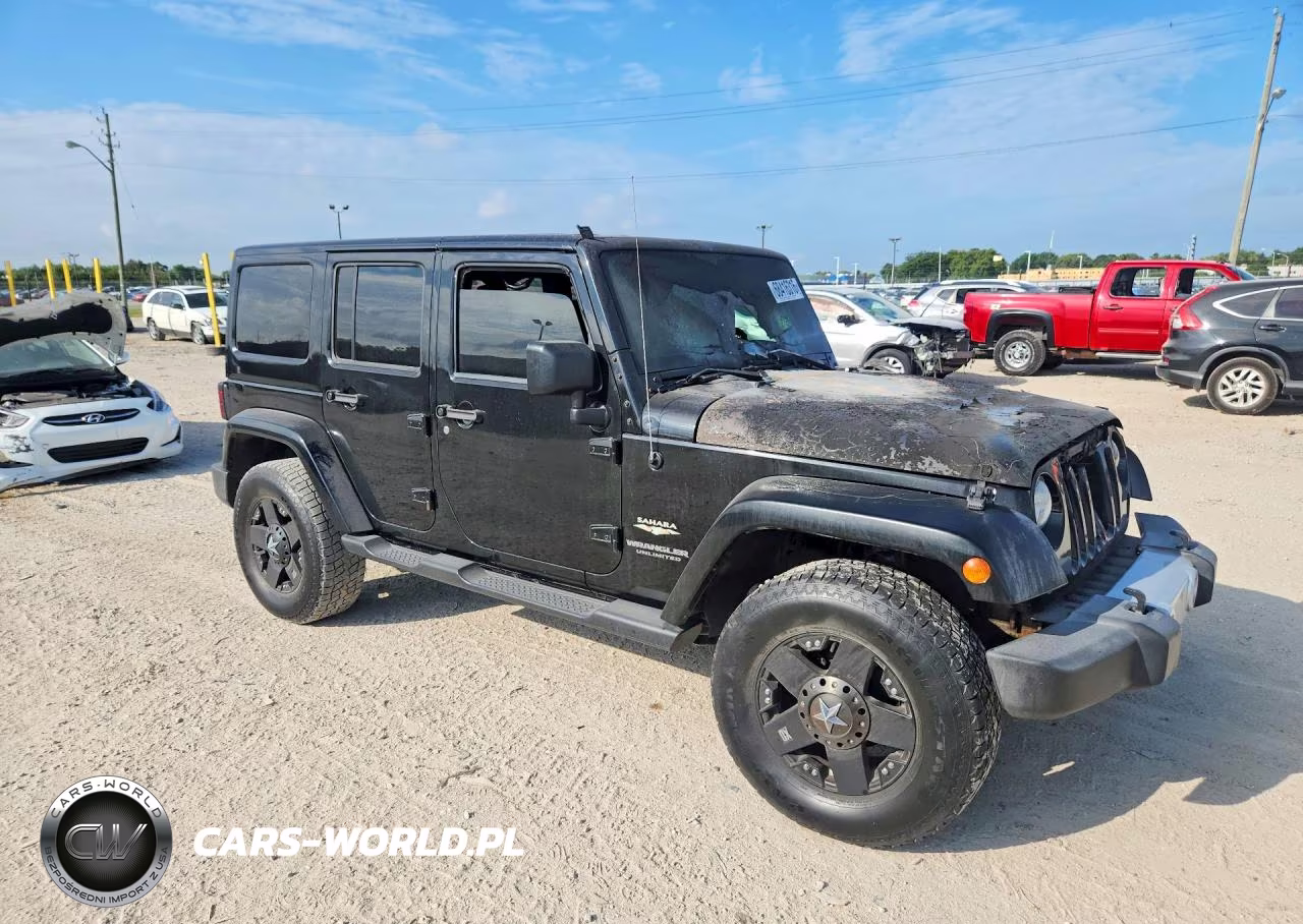 2015 Jeep Wrangler Unlimited Sahara VIN:1C4HJWEG9FL524568 - 4