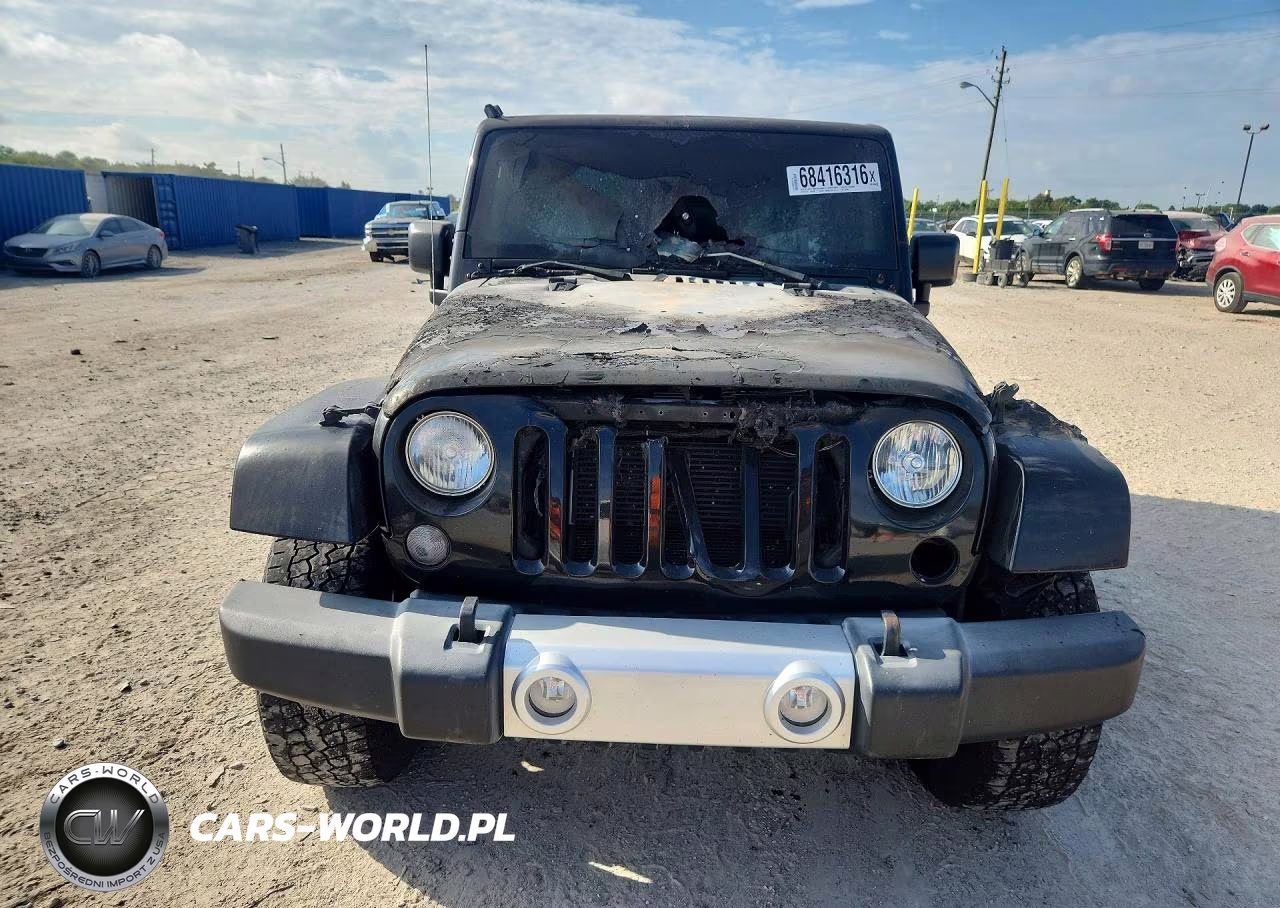 2015 Jeep Wrangler Unlimited Sahara VIN:1C4HJWEG9FL524568 - 5